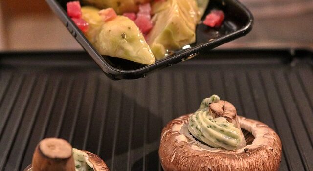Raclette historie: Fra schweizisk bondemad til gourmetoplevelse